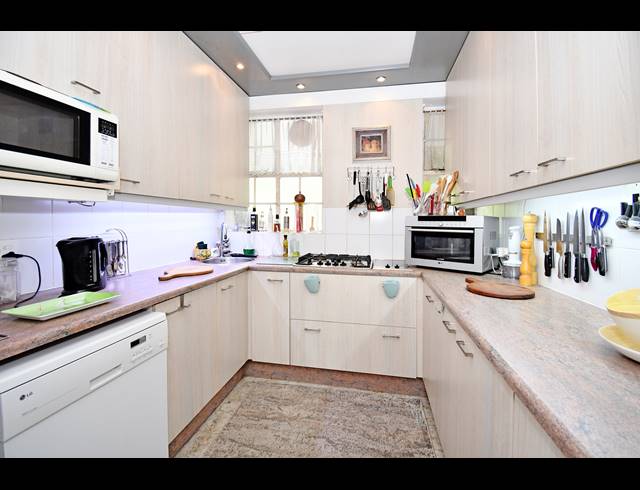 3 BEDROOM APARTMENT FOR SALE IN PARKTOWN